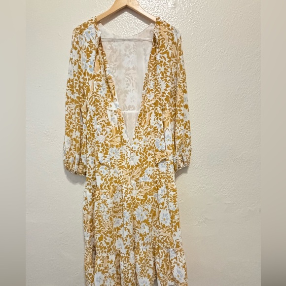 Floral Long Sleeved Tiered Peasant Maxi Dress with Pockets - Picture 12 of 14